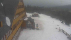 Parkoviště a hlavní vchod