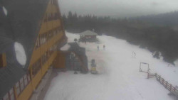 Parkoviště a hlavní vchod