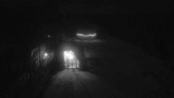 Parkoviště a hlavní vchod