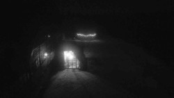 Parkoviště a hlavní vchod