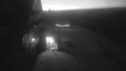 Parkoviště a hlavní vchod