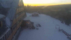 Parkoviště a hlavní vchod