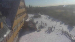 Parkoviště a hlavní vchod