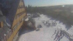 Parkoviště a hlavní vchod