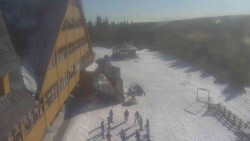 Parkoviště a hlavní vchod