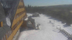 Parkoviště a hlavní vchod