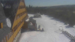 Parkoviště a hlavní vchod