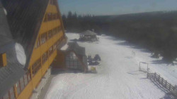 Parkoviště a hlavní vchod