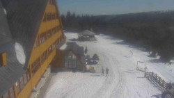 Parkoviště a hlavní vchod