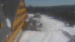 Parkoviště a hlavní vchod