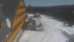 Parkoviště a hlavní vchod