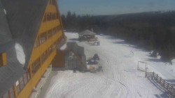 Parkoviště a hlavní vchod