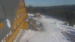 Parkoviště a hlavní vchod