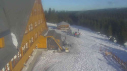 Parkoviště a hlavní vchod