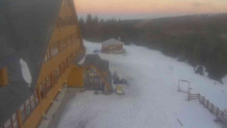 Parkoviště a hlavní vchod