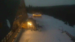 Parkoviště a hlavní vchod