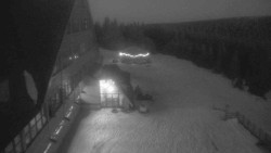 Parkoviště a hlavní vchod