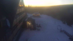 Parkoviště a hlavní vchod