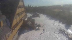 Parkoviště a hlavní vchod