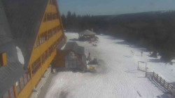 Parkoviště a hlavní vchod