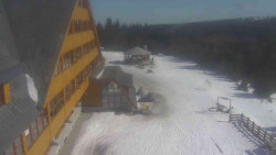 Parkoviště a hlavní vchod