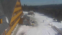 Parkoviště a hlavní vchod