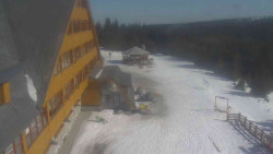 Parkoviště a hlavní vchod