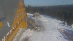 Parkoviště a hlavní vchod