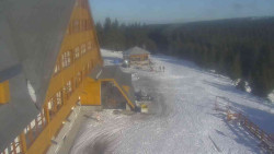 Parkoviště a hlavní vchod