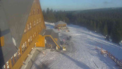 Parkoviště a hlavní vchod