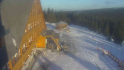 Parkoviště a hlavní vchod