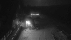 Parkoviště a hlavní vchod