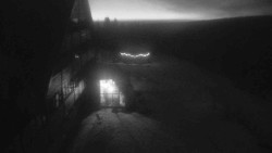 Parkoviště a hlavní vchod