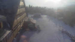 Parkoviště a hlavní vchod