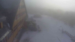 Parkoviště a hlavní vchod