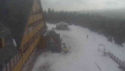 Parkoviště a hlavní vchod