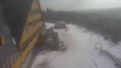 Parkoviště a hlavní vchod