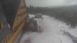 Parkoviště a hlavní vchod