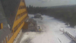 Parkoviště a hlavní vchod