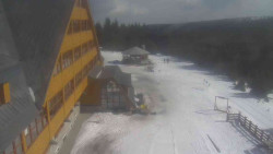 Parkoviště a hlavní vchod