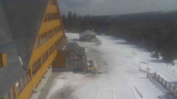 Parkoviště a hlavní vchod