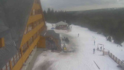 Parkoviště a hlavní vchod