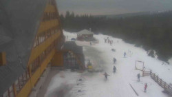 Parkoviště a hlavní vchod