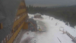 Parkoviště a hlavní vchod