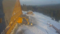 Parkoviště a hlavní vchod