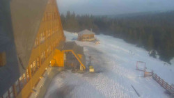 Parkoviště a hlavní vchod