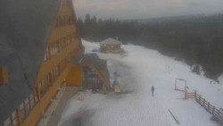 Parkoviště a hlavní vchod