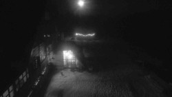 Parkoviště a hlavní vchod