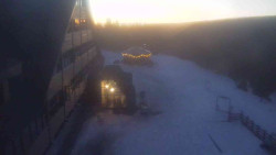 Parkoviště a hlavní vchod