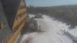 Parkoviště a hlavní vchod